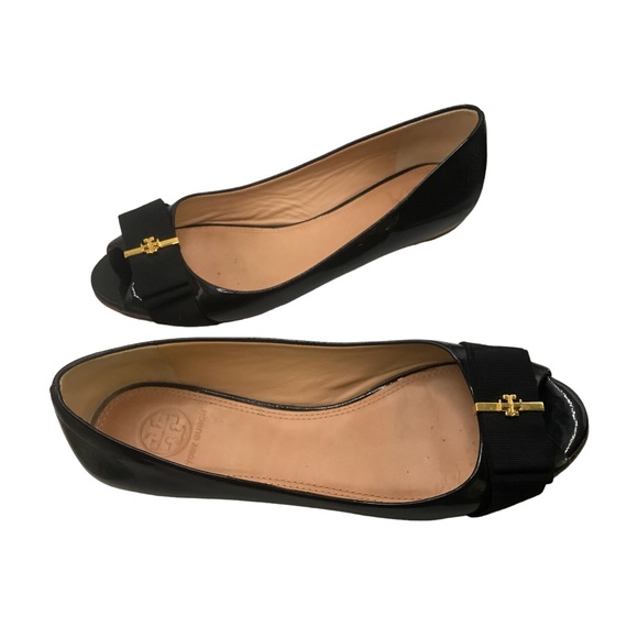 TORY BURCH TRUDY BLACK PATENT Leather Gold Detail Open toe Flats - Picture 6 of 6